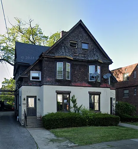 450 W 9th St Photo 1