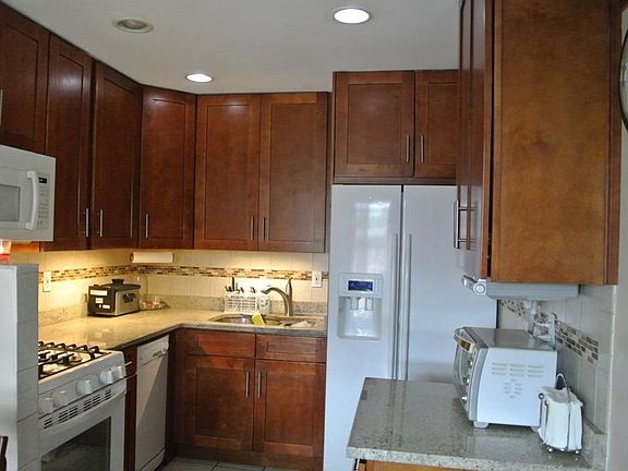 4th image of 276 Buttrick Ave #3