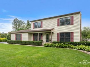 113 Winthrop Ln, Geneva, IL 60134