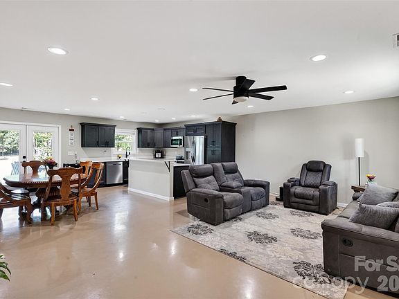 4th image of 4807 Stratford Ln #26