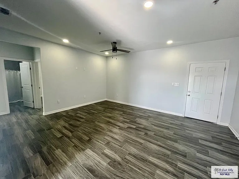 1122 E 20th St #5 — Photo 6