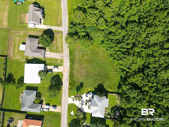 3rd image of 16818 Patricia Dr