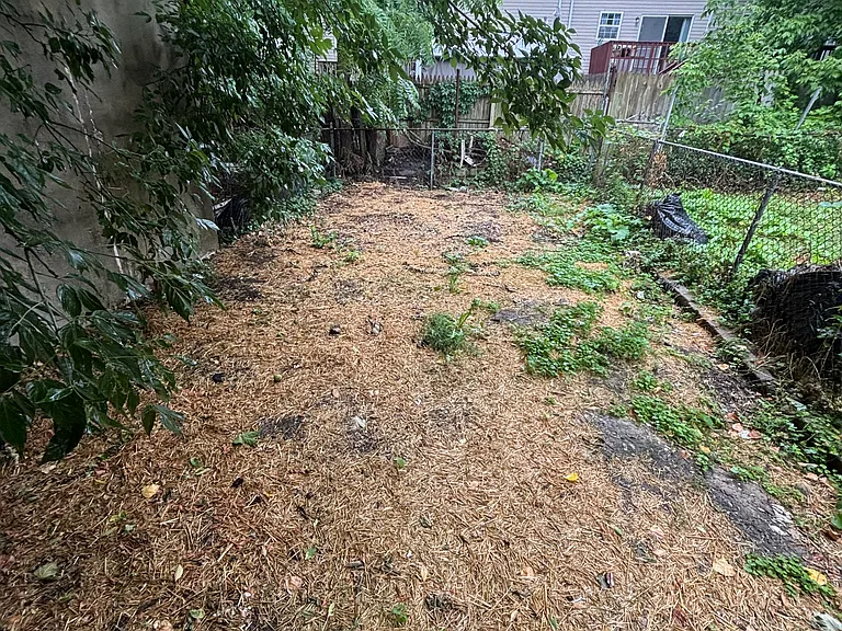 230 W 6th St — Photo 10