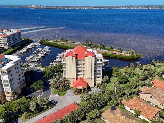 4th image of 15100 Harbour Isle Dr APT 701