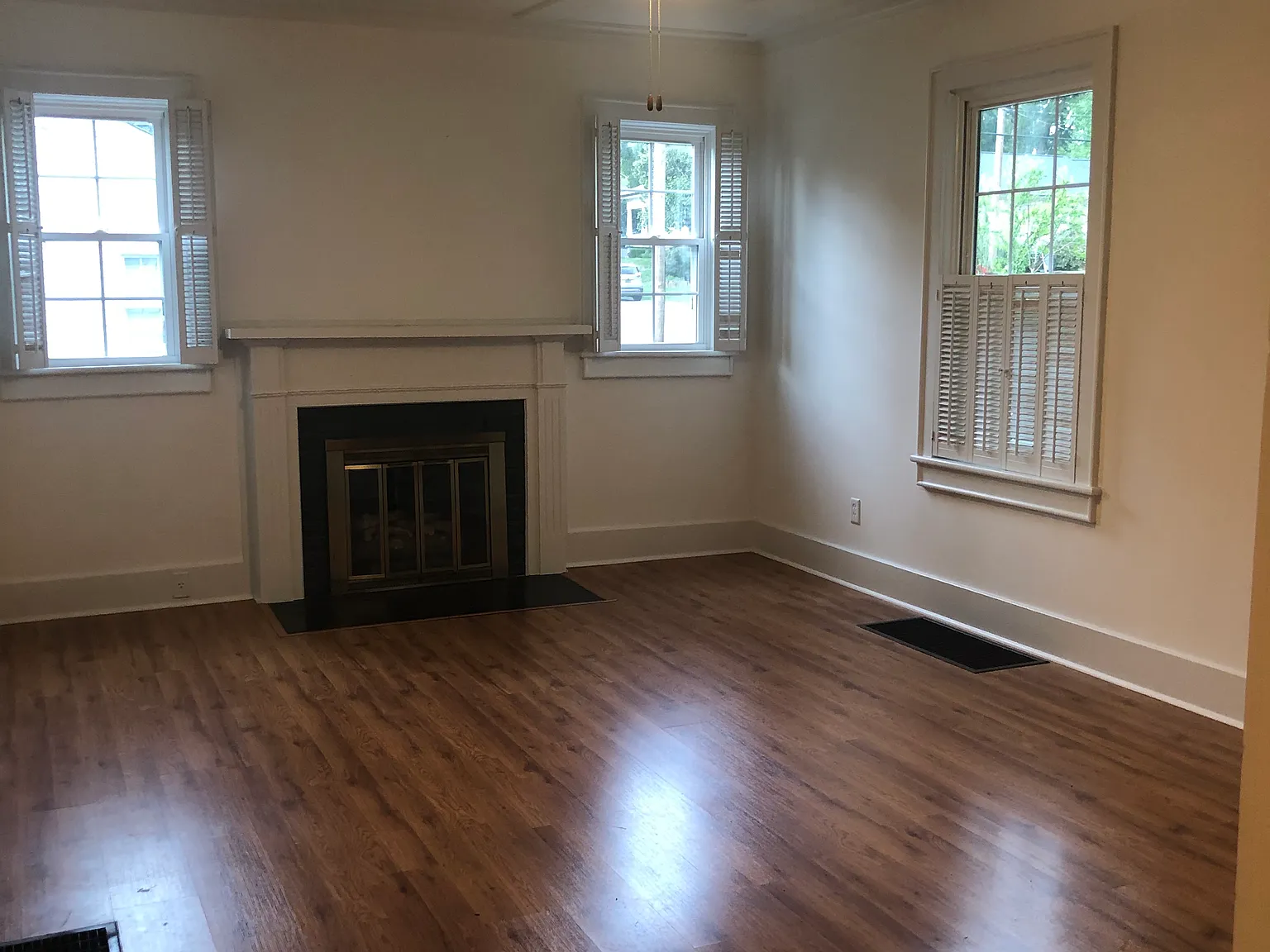 873 Highland Ave NW — Photo 3