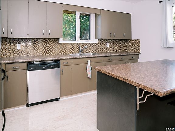 3rd image of 306 Egbert Avenue