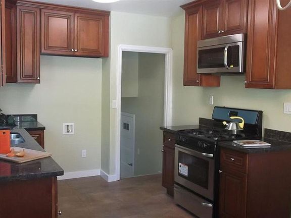 5th image of 307 Estabrook St