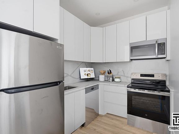 2nd image of 461 Lexington Ave #1R