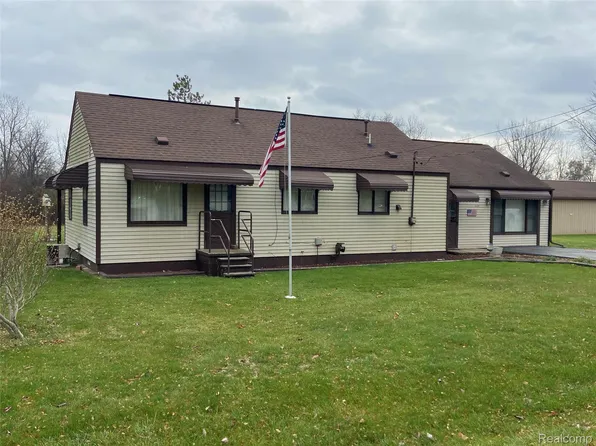 3129 Christner St, Burton, MI 48529