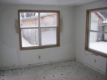 4th image of 904 N Nottawa St