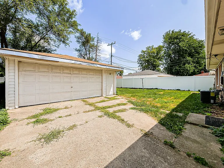 1147 E Brockton Ave — Photo 26