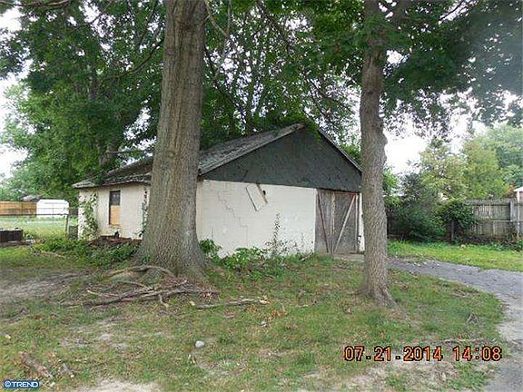 5th image of 1221 Gilbert Ave