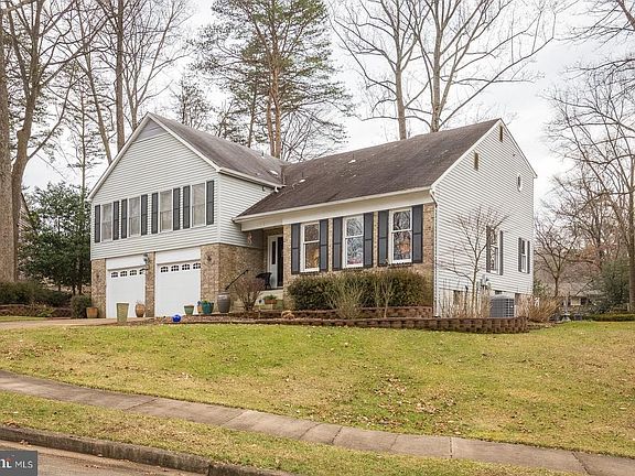 2nd image of 4091 Camelot Ct