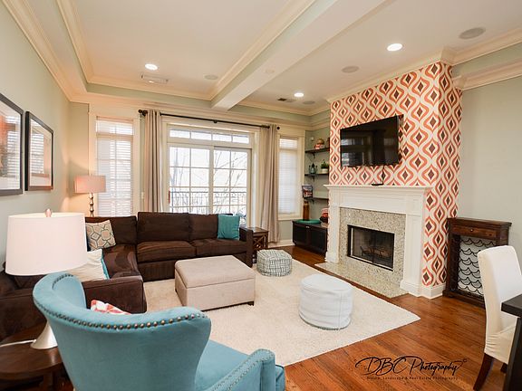 3rd image of 3763 N Wilton Ave #2N