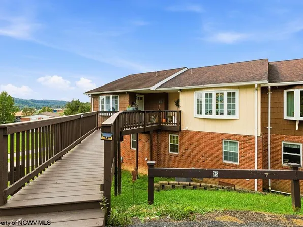 85 Pinewood Rd, Clarksburg, WV 26301