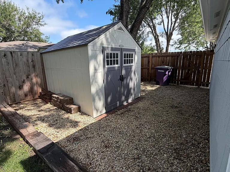 2421 Brook Ln — Photo 18