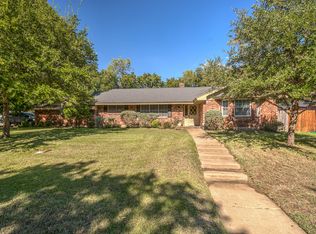 5821 Diamond Oaks Dr S, North Richland Hills, TX 76117