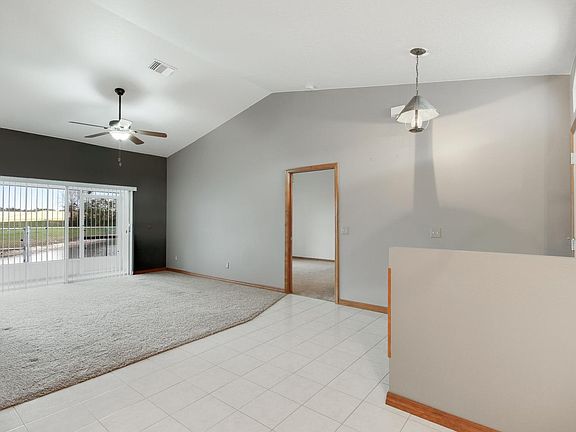 5th image of 31 Pine Arbor Dr