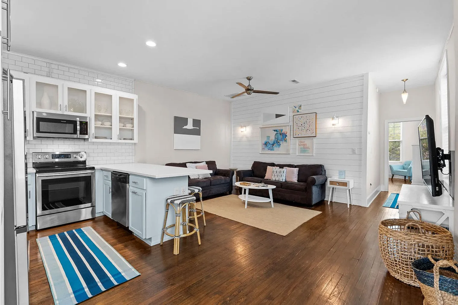 2 bed, 2.0 bath, 1194 sqft, $3,591 — Photo 1