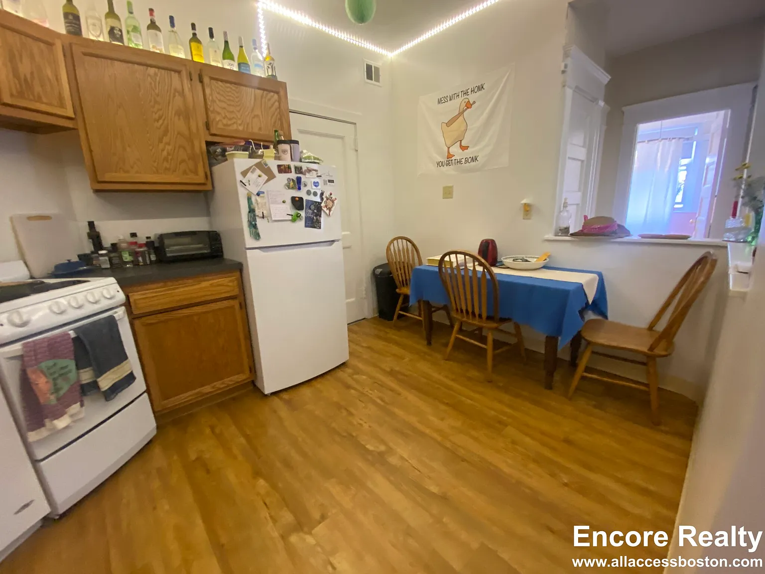 2 bed, 900 sqft, $3,150 — Photo 1