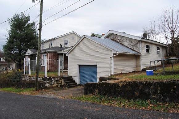 2nd image of 740 Fairview St