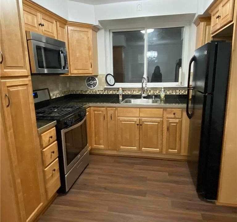 1st image of 720 E 58th St #1