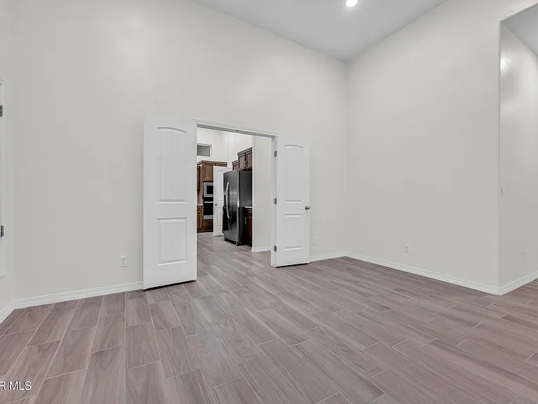 13257 Coldham St — Photo 22
