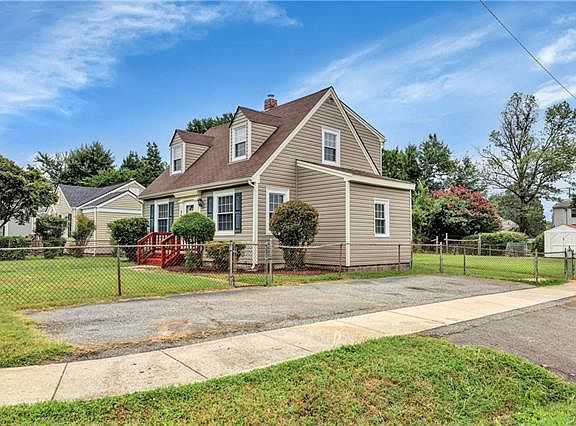 3rd image of 3901 W Chatham Dr