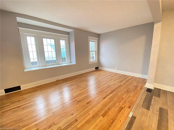 5th image of 168 Garside Ave N