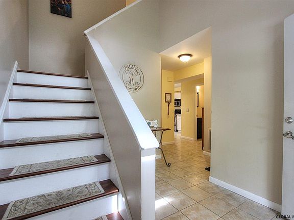 3rd image of 24 Tallow Wood Dr