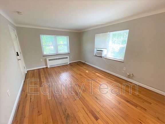 2nd image of 2769 Losantiville Ave #4