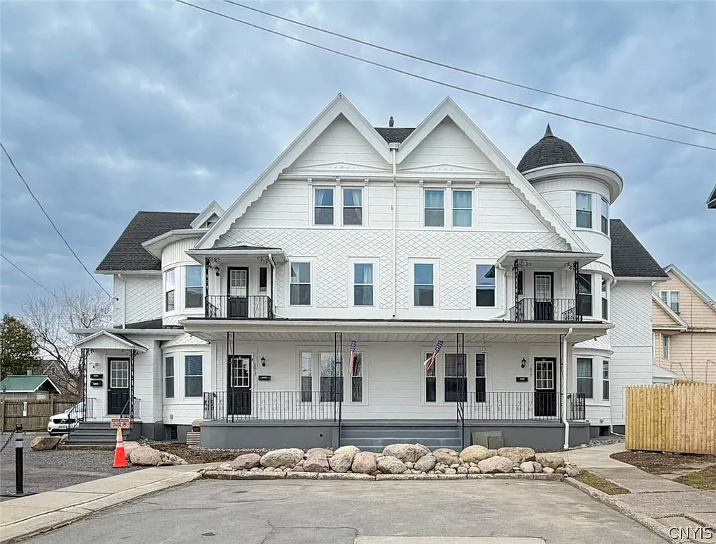 Building Photo - 1015 White Pl