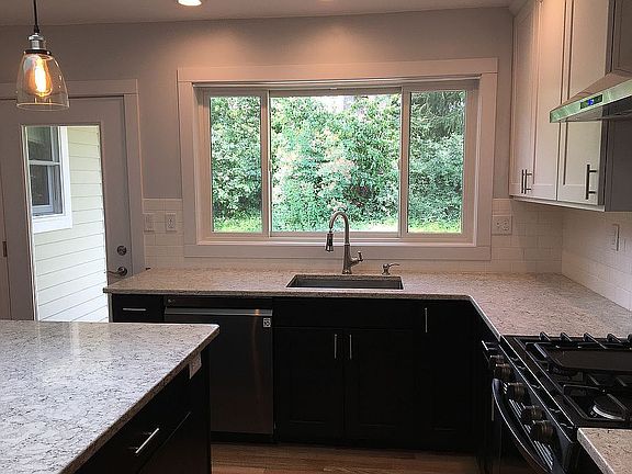 2nd image of 202 Hodenpyl Dr SE