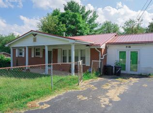 716 Mathews Ct, Pulaski, VA 24301