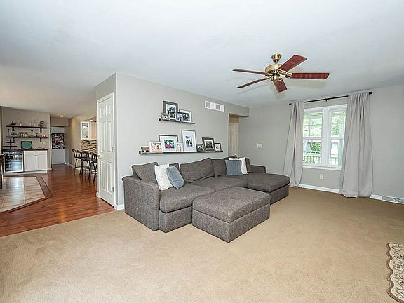 3rd image of 36 Ohio Ave