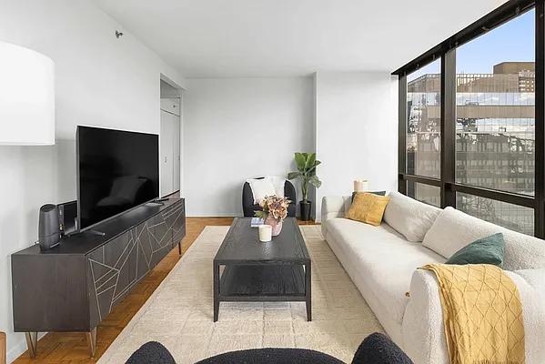 Living room, photo 8