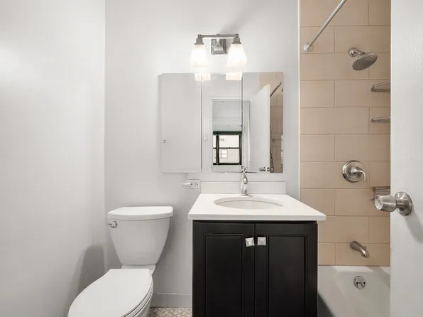 200 East 24th Street image 5 of 5