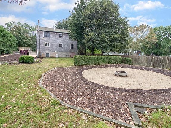 3rd image of 21 Barksdale Ln