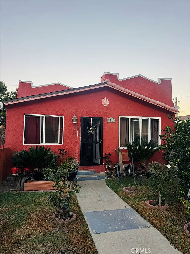 3 bed, 1000 sqft, $3,700 — Photo 1