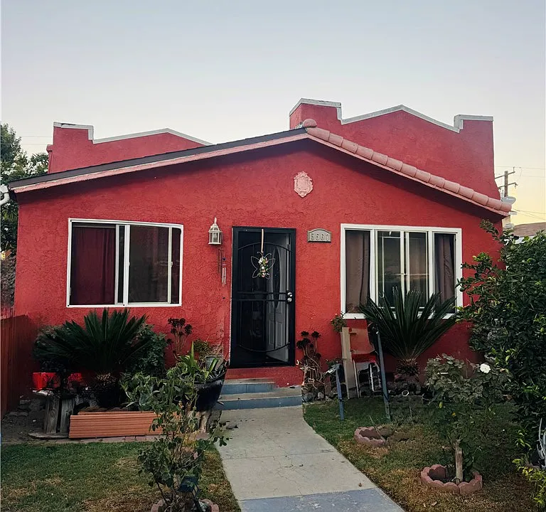 5567 Olive Ave