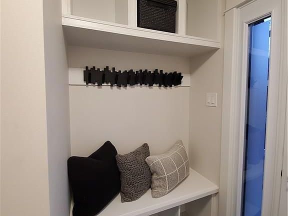 3rd image of 104 Maple Ln