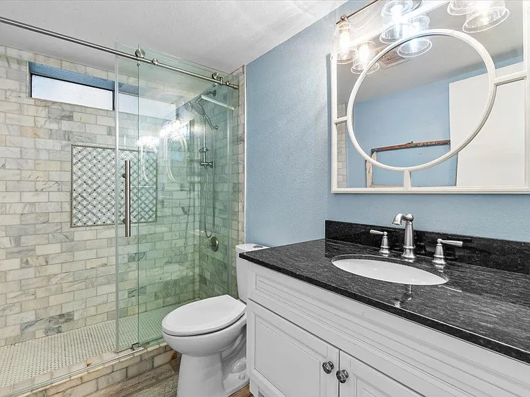 1041 E Kristal Way — Photo 18
