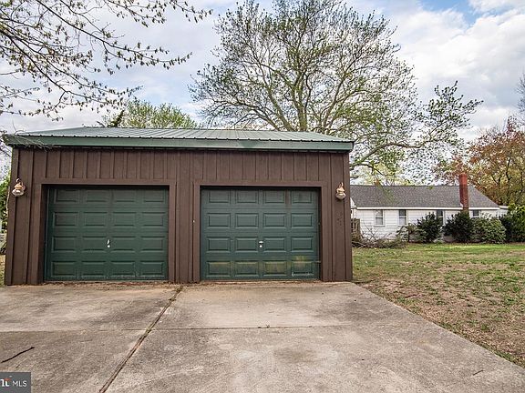 4th image of 102 N River Dr
