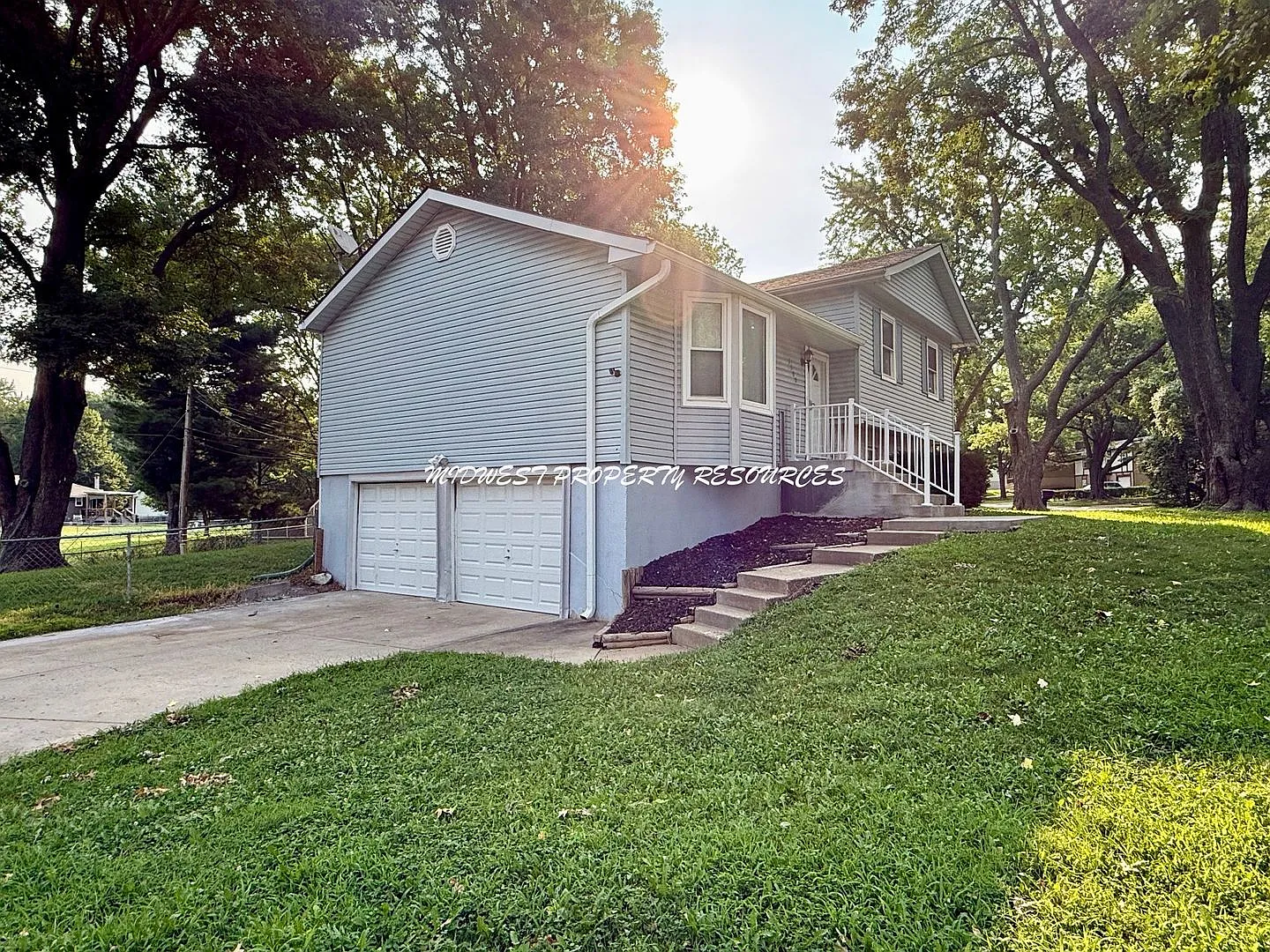 Beautiful 3 Bedroom Home in Lee's Summit — Photo 2