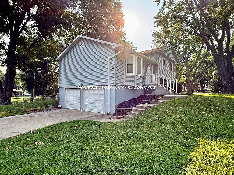 1100 NE Columbus St — Photo 2