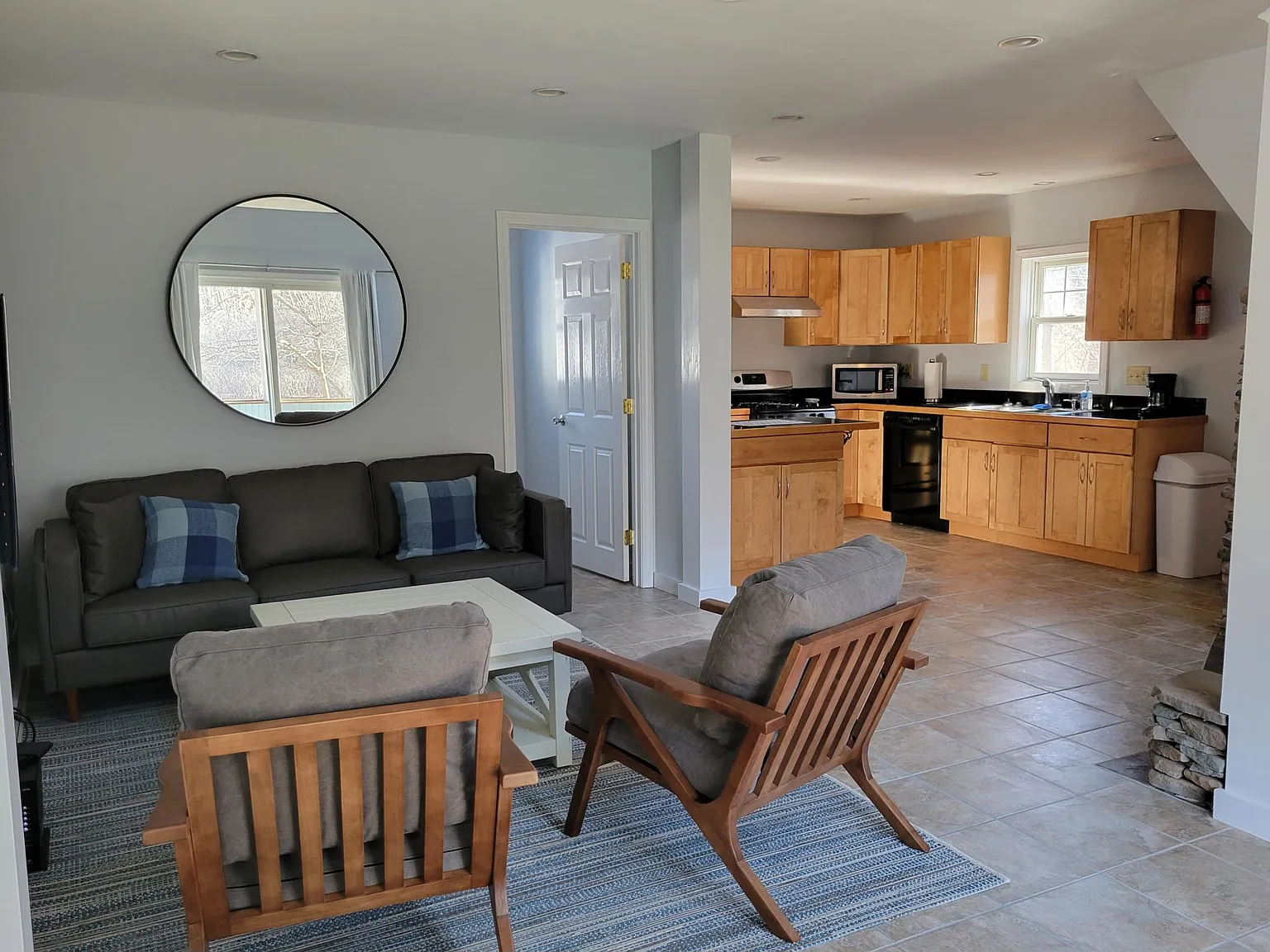 550 Greenland Rd — Photo 2
