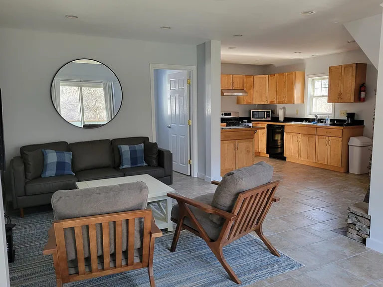 550 Greenland Rd — Photo 2