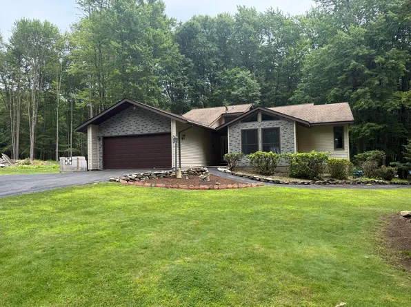 1292 Port Au Prince Rd, Du Bois, PA 15801