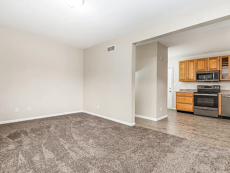 1043 Edina St — Photo 12