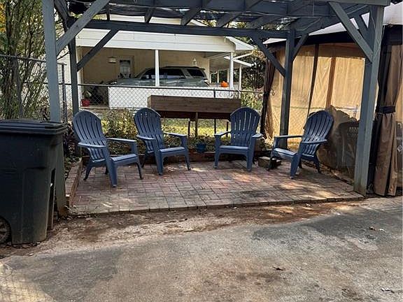 5th image of 221 Doncaster Dr